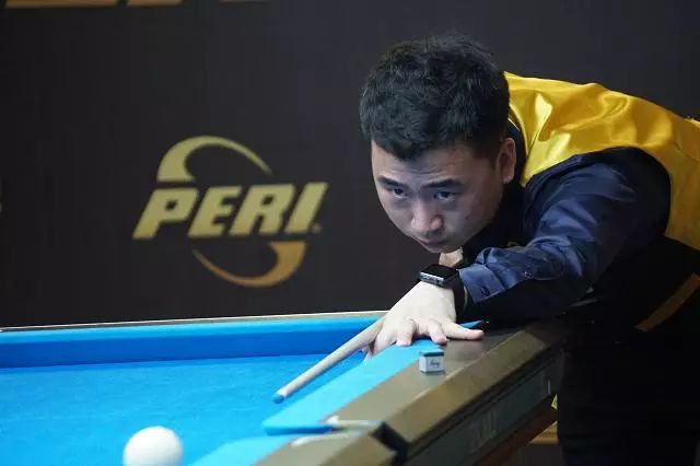 个让球迷与 个让球迷与